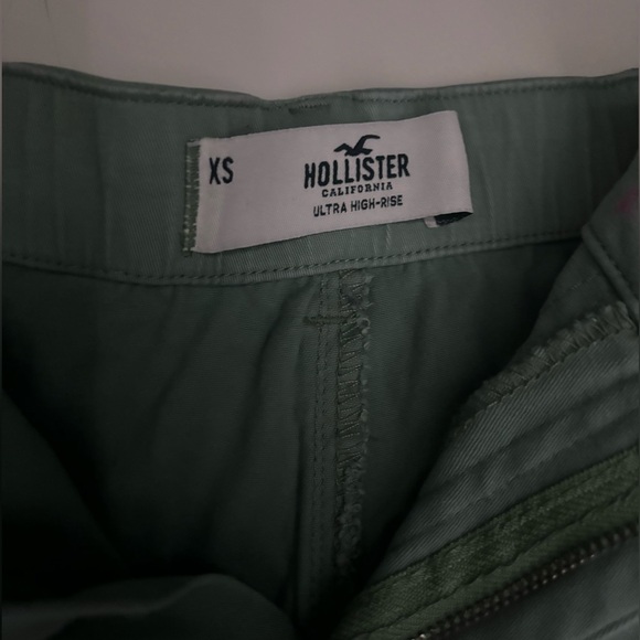 Hollister Women’s XS High Rise Green Cargo Pants - Picture 3 of 3